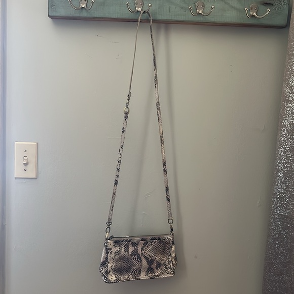 HOBO Metallic Snake Print crossbody/shoulder/wristlet NWT plus Dust bag!! - Picture 14 of 16